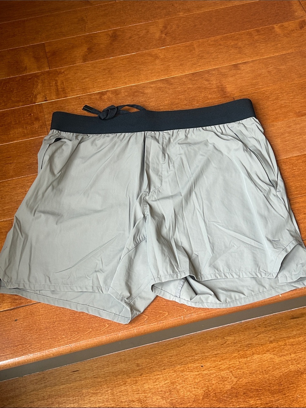 NWOT Ten Thousand Sand (Un-Lined) Tactical Short 5" Size Medium